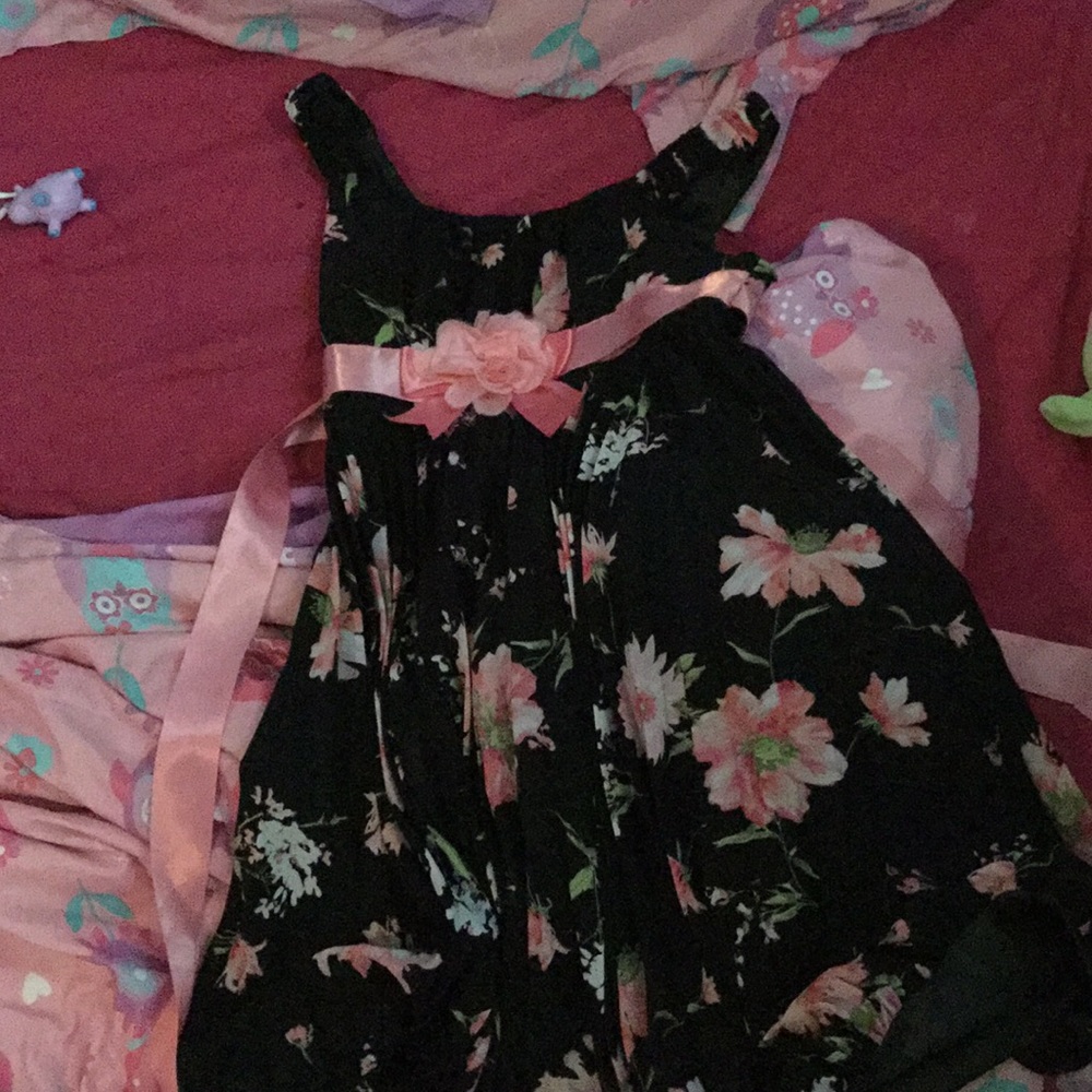 I’m selling a dress I had for Easter